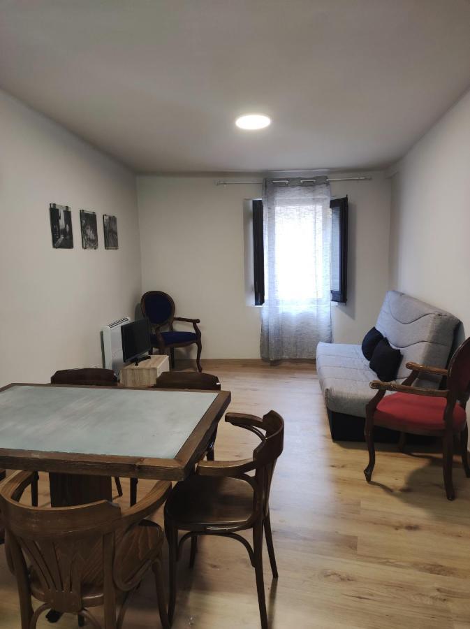 Apt 1 Acollidor Al Centre Historic De Vic Aptgarbi Exterior photo